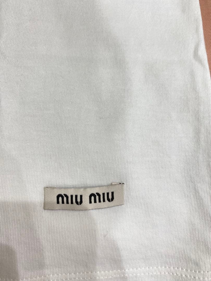 最終値下げ　ミュウミュウ首元ビジュー蝶々付き半袖Tシャツ