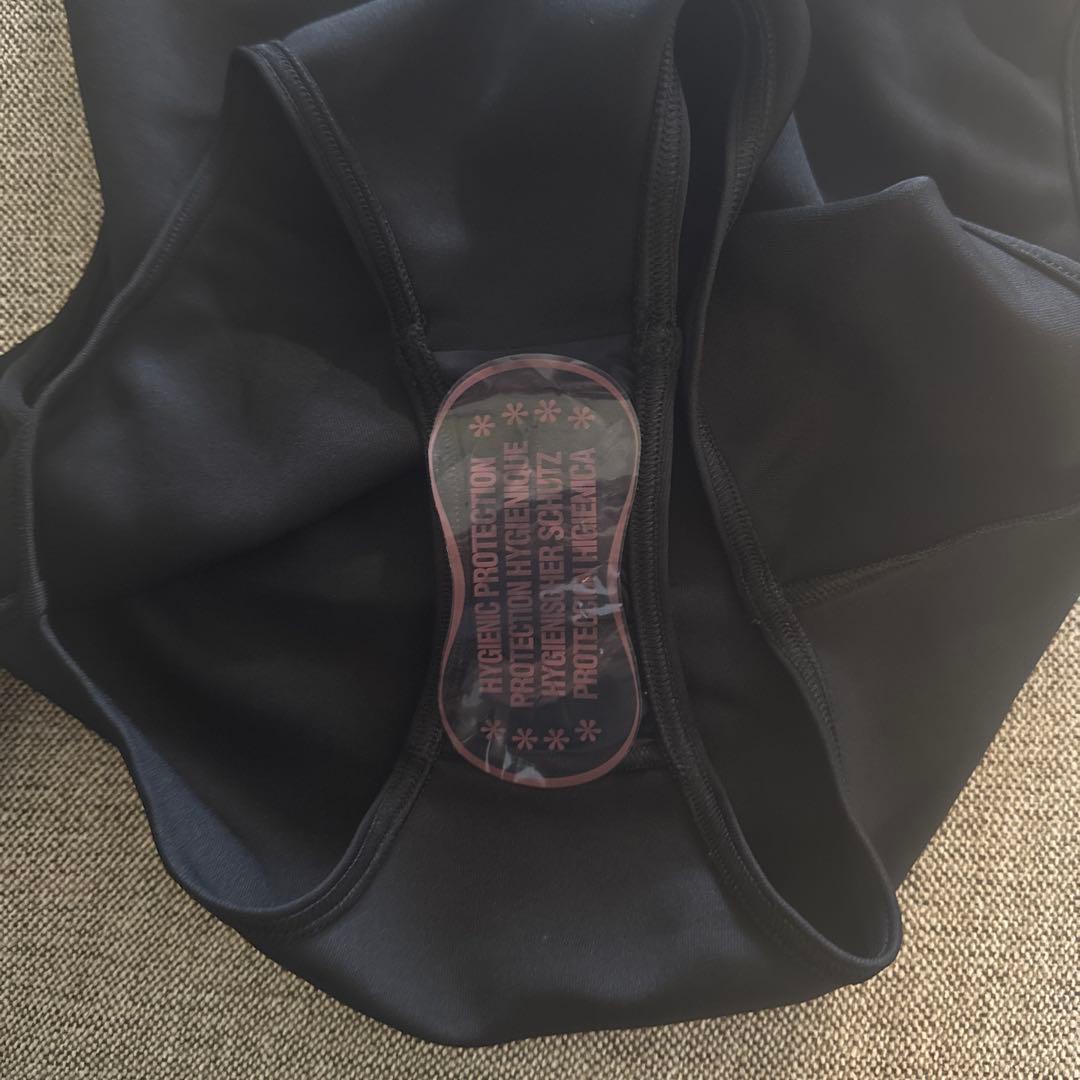 prada オープンバック　ワンピース水着