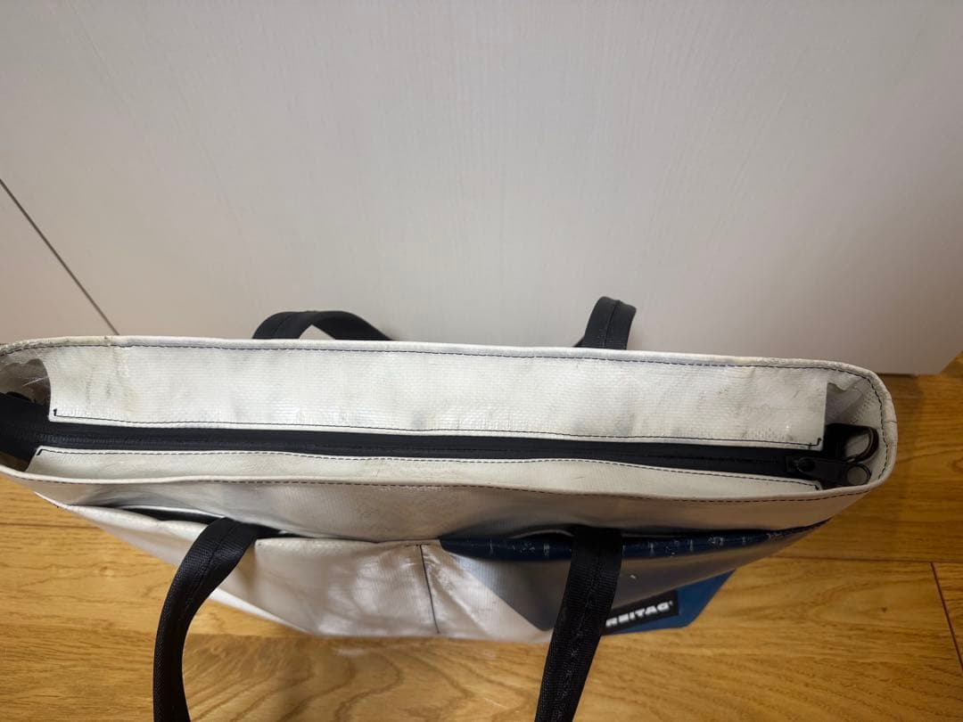 F560 STERLING FREITAG ホワイト／ネイビー