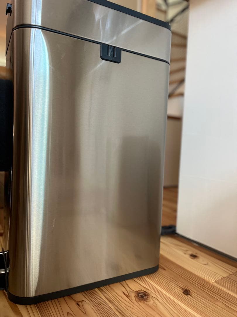 ステンレススチール ペダル式ゴミ箱 40l