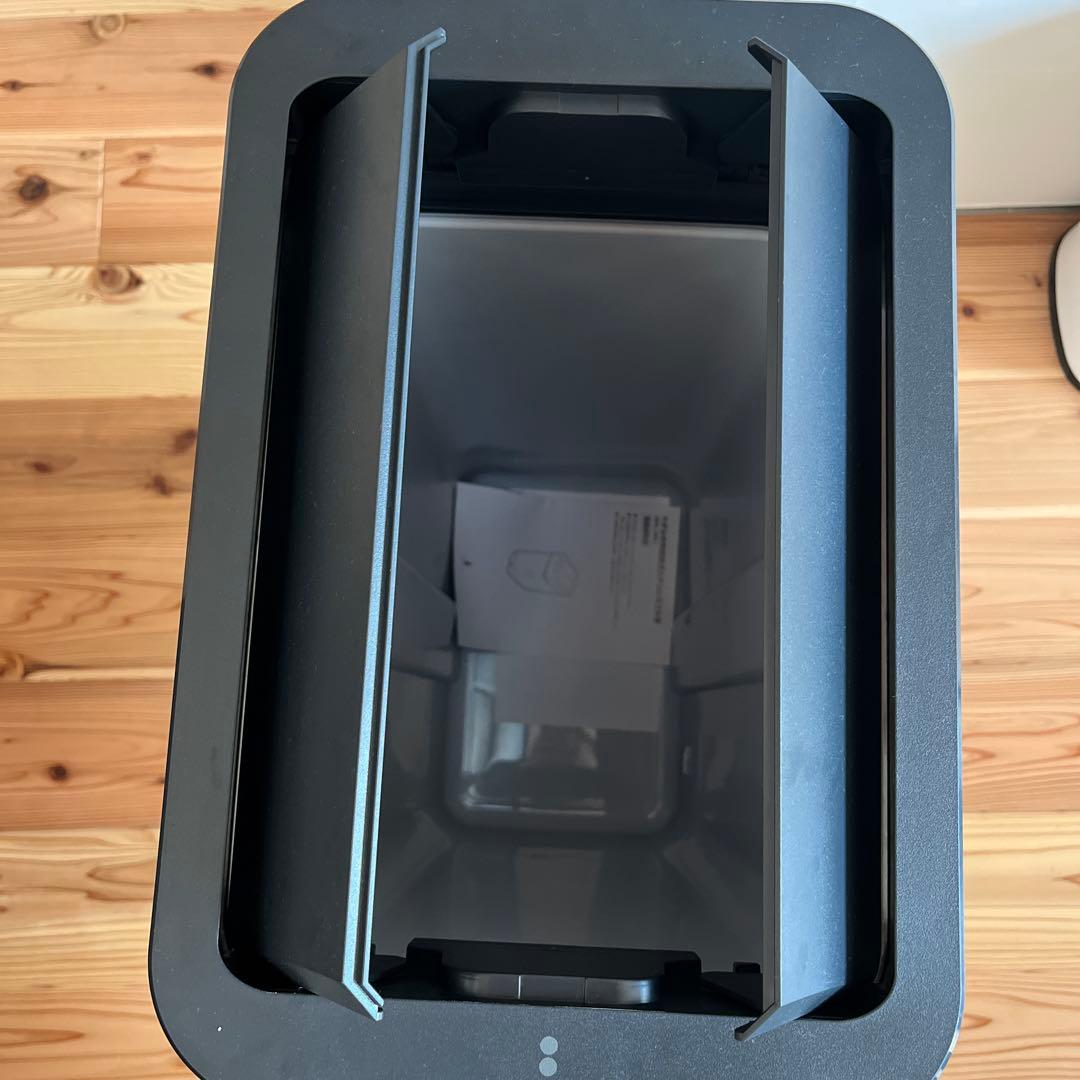 ステンレススチール ペダル式ゴミ箱 40l