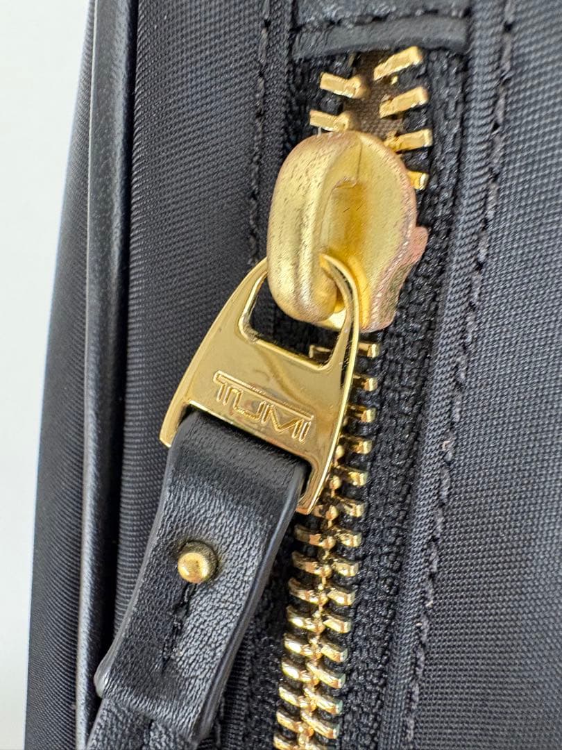 TUMI 斜めがけ　ショルダーバッグ