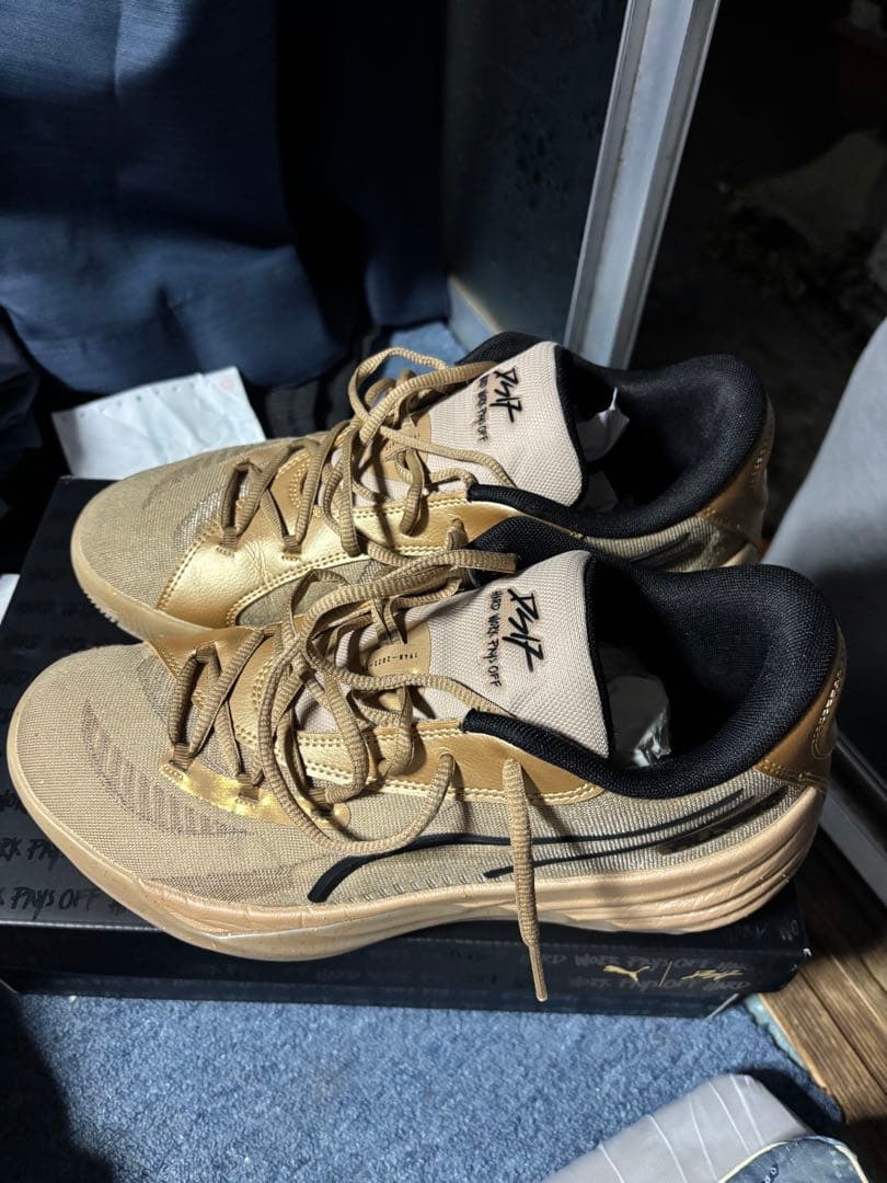 PUMA バスケットボールシューズ ゴールド