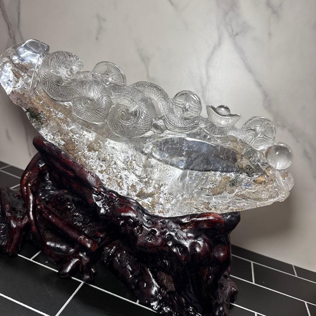 天然水晶 白蛇彫刻 霊獣 宝珠 古銭 元宝 2kg級 置物