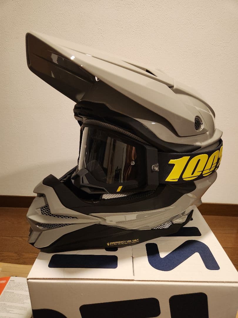 SHOEI VFX-WR 　クレヨンカラー