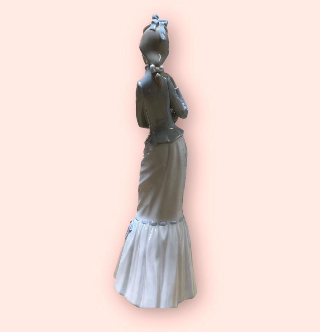 LLADRO 仔犬を抱く貴婦人 リヤドロ　4893