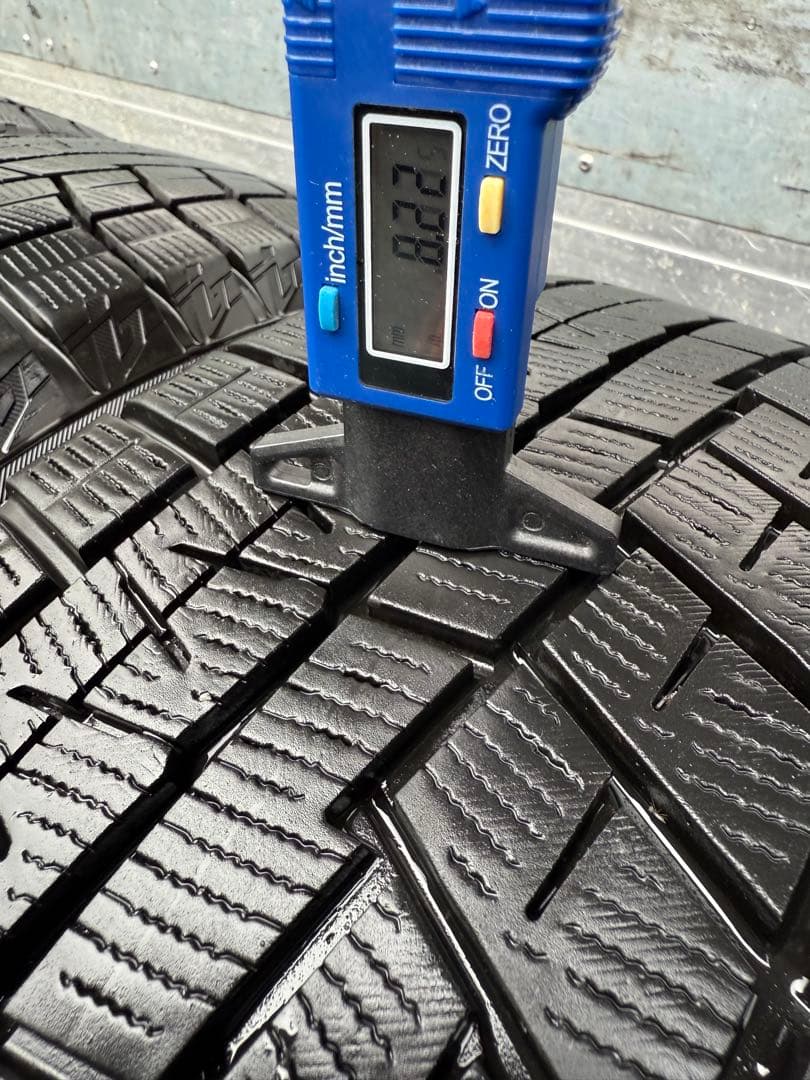 広告の品ヨコハマスタッドレス215／50R17 91Q超深溝