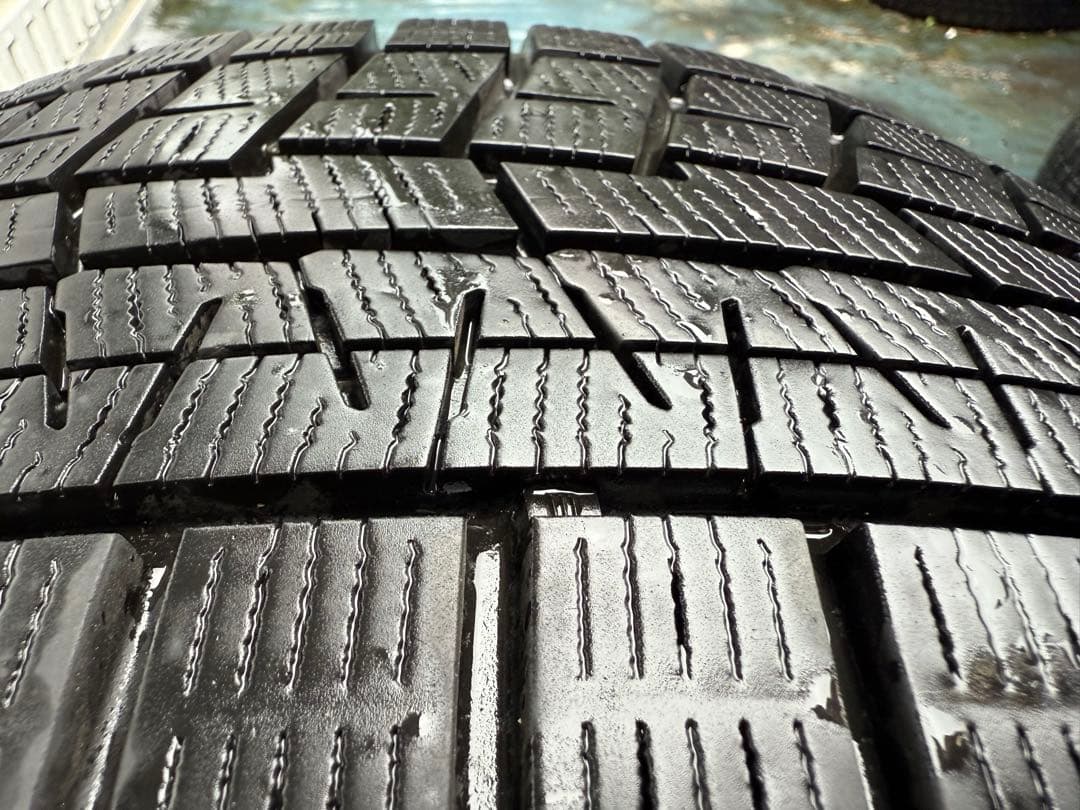 広告の品ヨコハマスタッドレス215／50R17 91Q超深溝