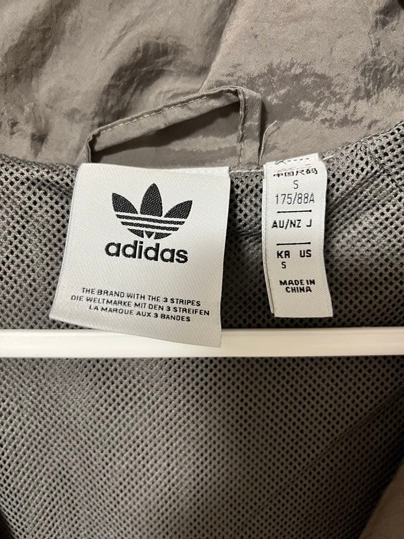 adidas Real Madrid ウィンドブレーカー グレー