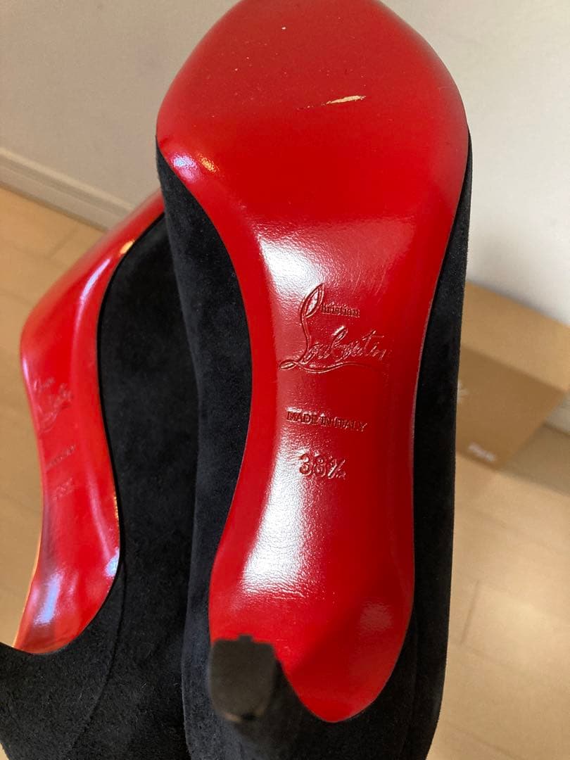 ＫTVです‼️未使用Christian Louboutin 38.5