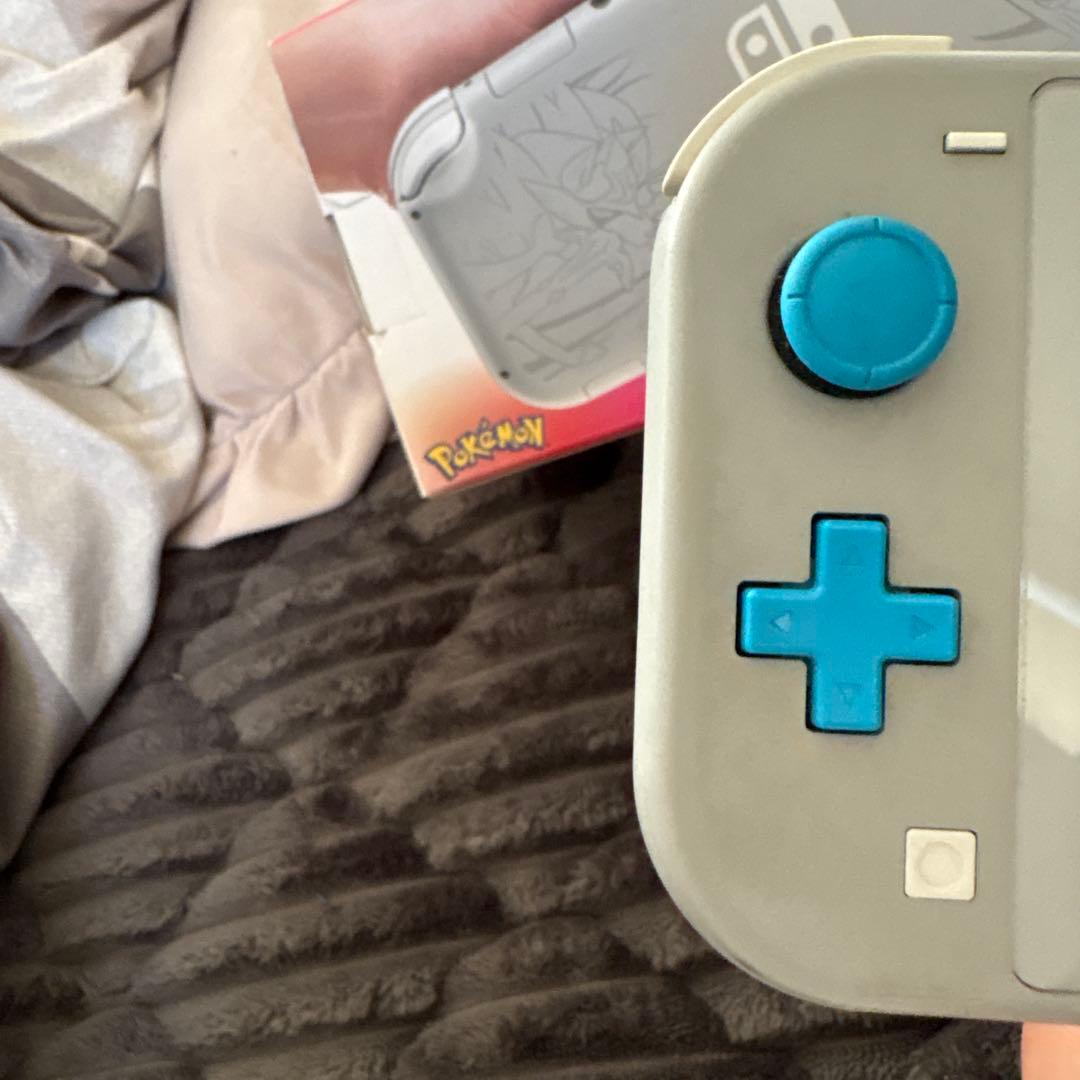 Nintendo Switch Lite ポケモンデザイン