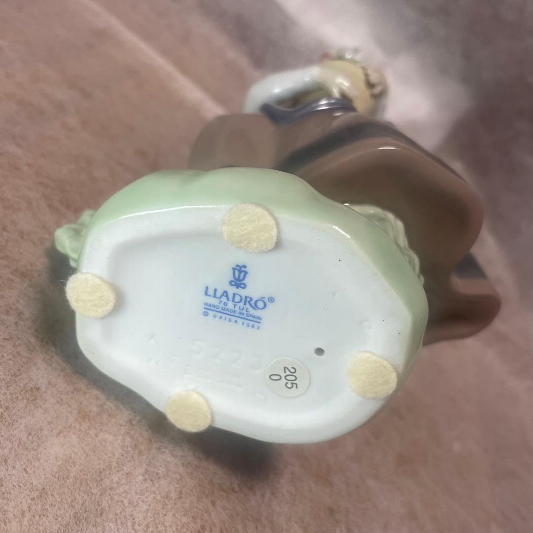 リヤドロ　LLADRO 少女と花　“Spring is Here” 春が来た