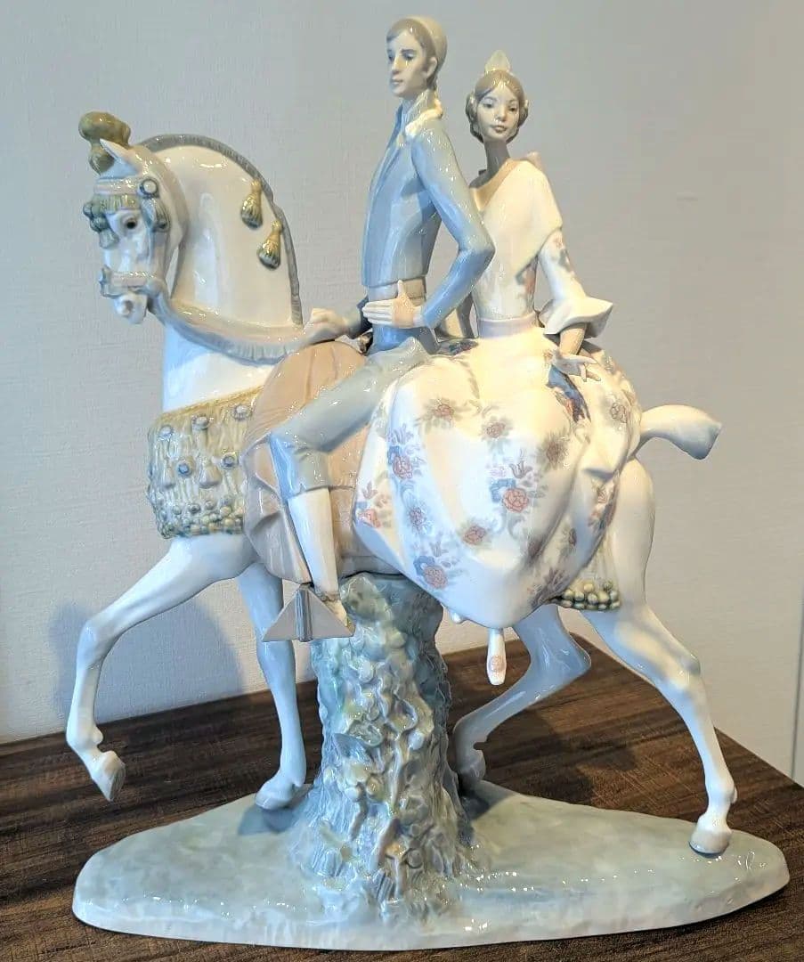 LLADRO　リヤドロ　【白い馬と男女】リアドロ