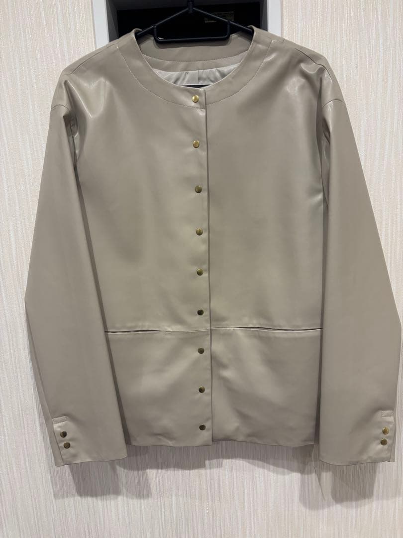 human woman フェイクレザー ライトベージュジャケット