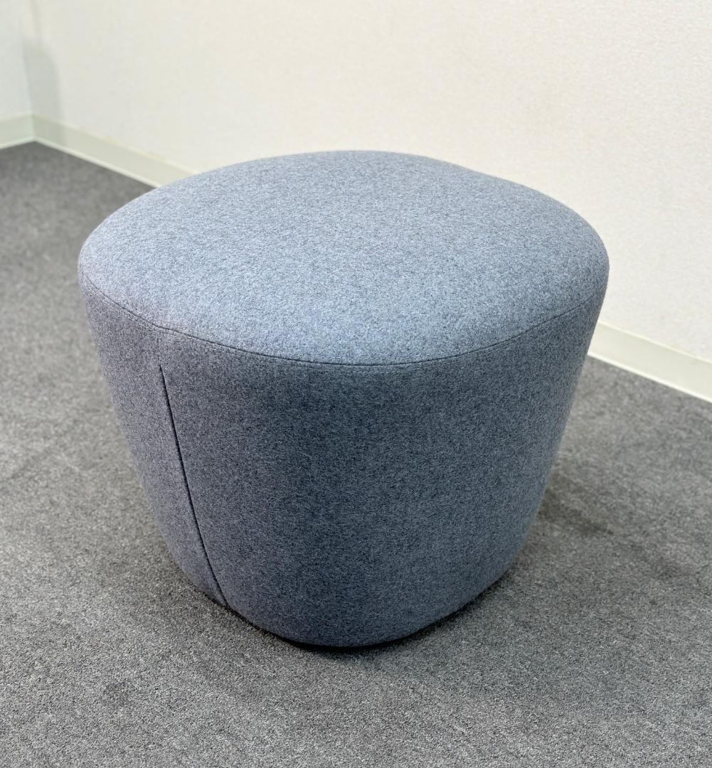 美品■アンドリューワールド■BEAT　オットマン　スツール　グレー系