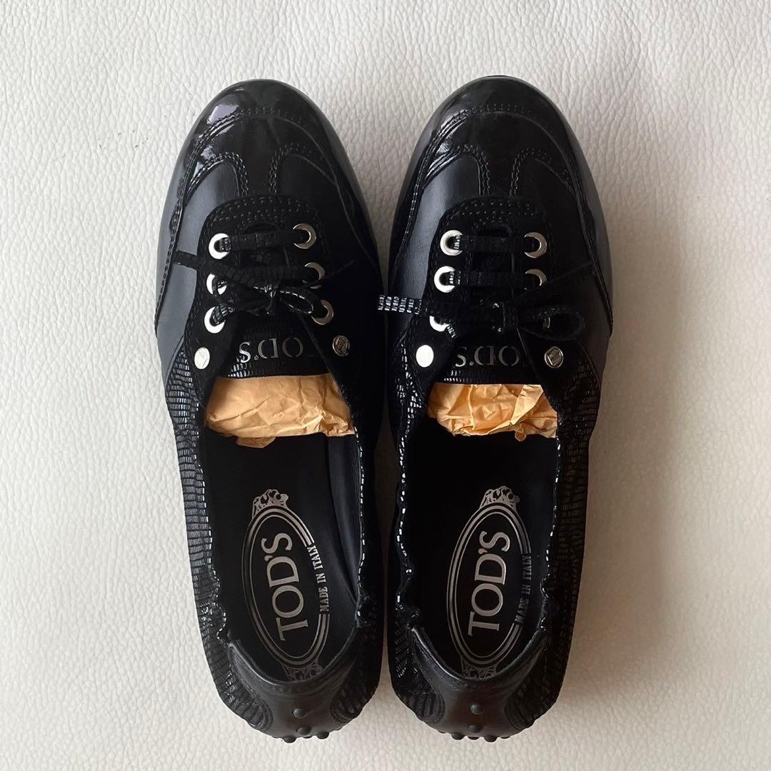 TOD'S トッズ　ドライビングシューズ ロゴ入りメタルチップデザイン