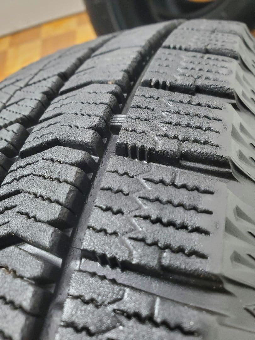 185/60R15 スタッドレス ブリヂストン VRX2