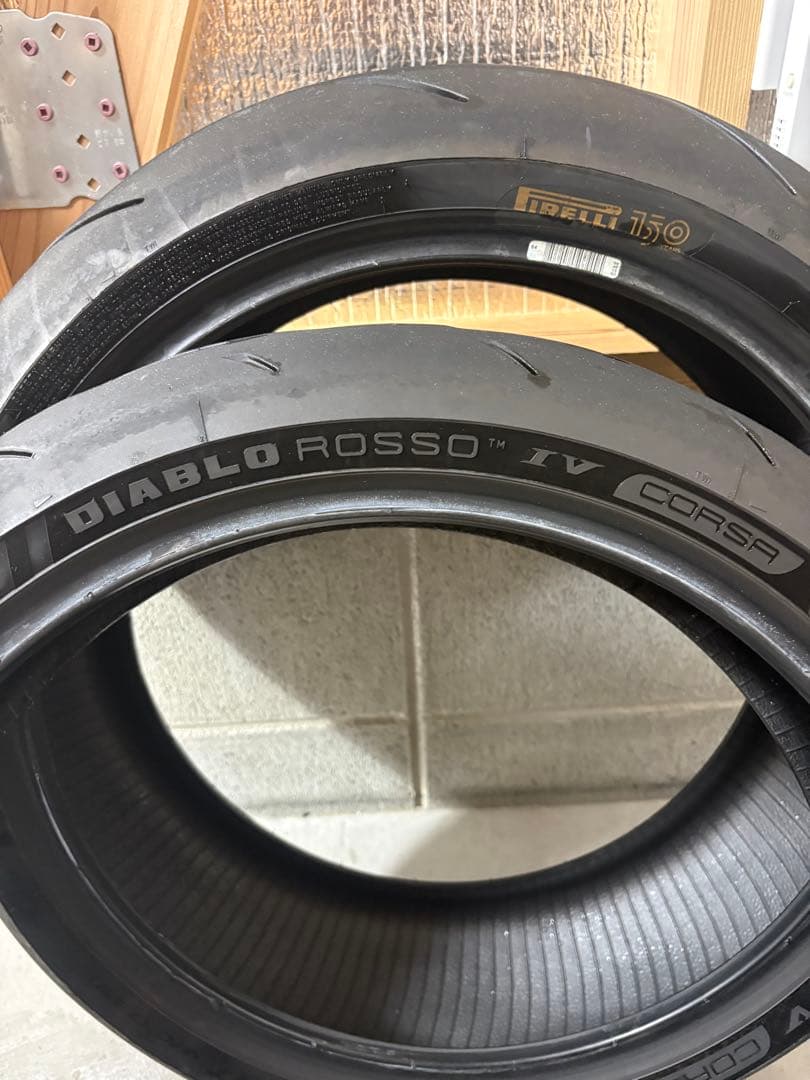 ピレリ ディアブロロッソ4コルサ 120/70ZR17 190/50ZR17