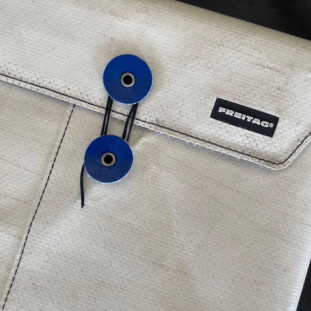 FREITAG フライターグ 白F402 SLEEVE PCケース
