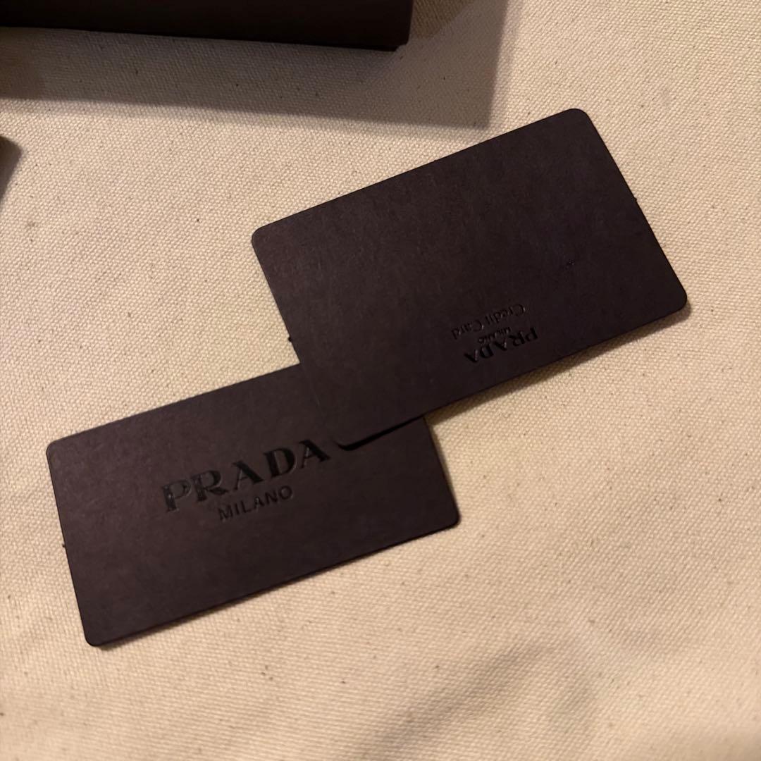 未使用　PRADA 二つ折り財布
