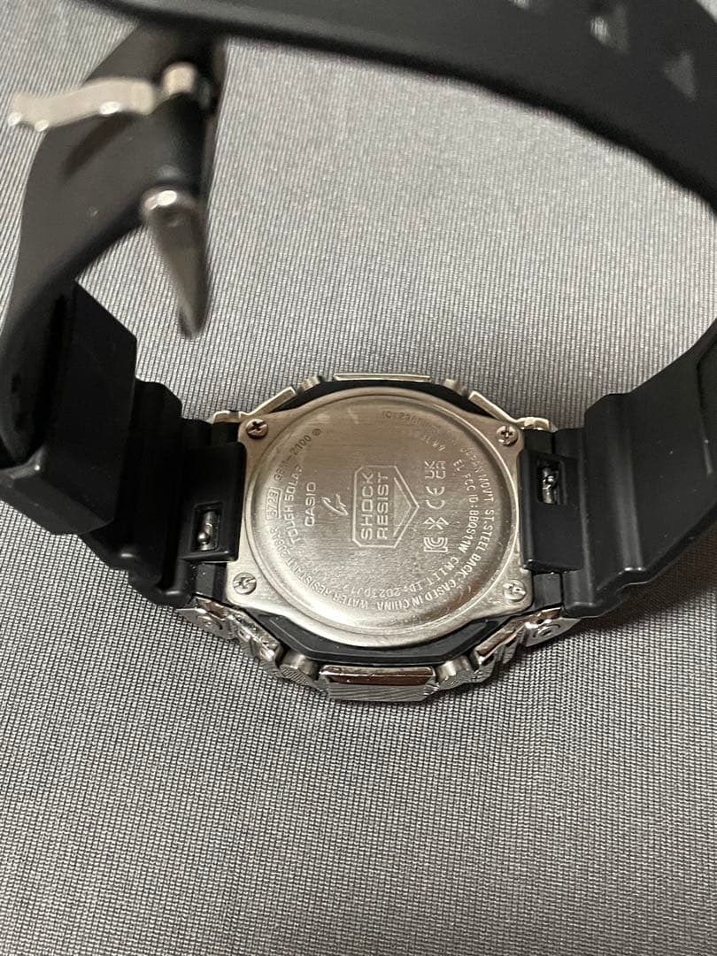 腕時計【G-SHOCK GBM-2100-1AJF】と【CASIO F-91W】