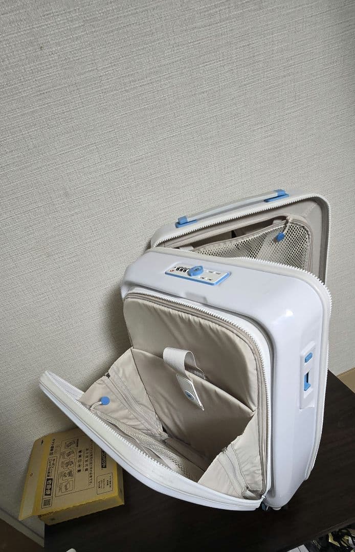 イノベーター スーツケース ice white 38リットル