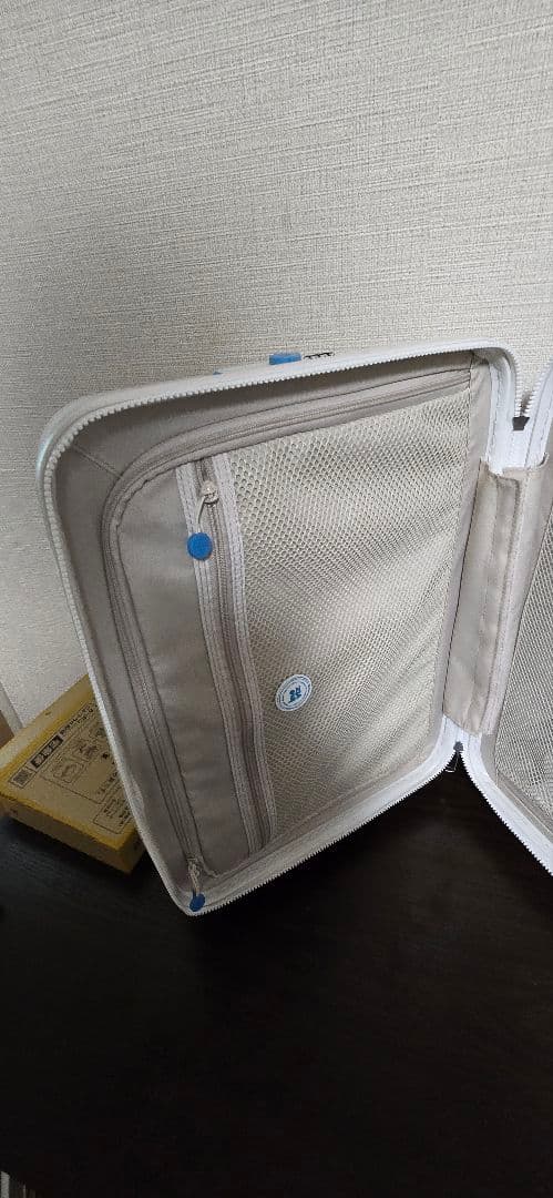 イノベーター スーツケース ice white 38リットル