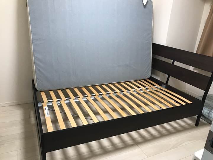 ダブルベッドマットレス付き