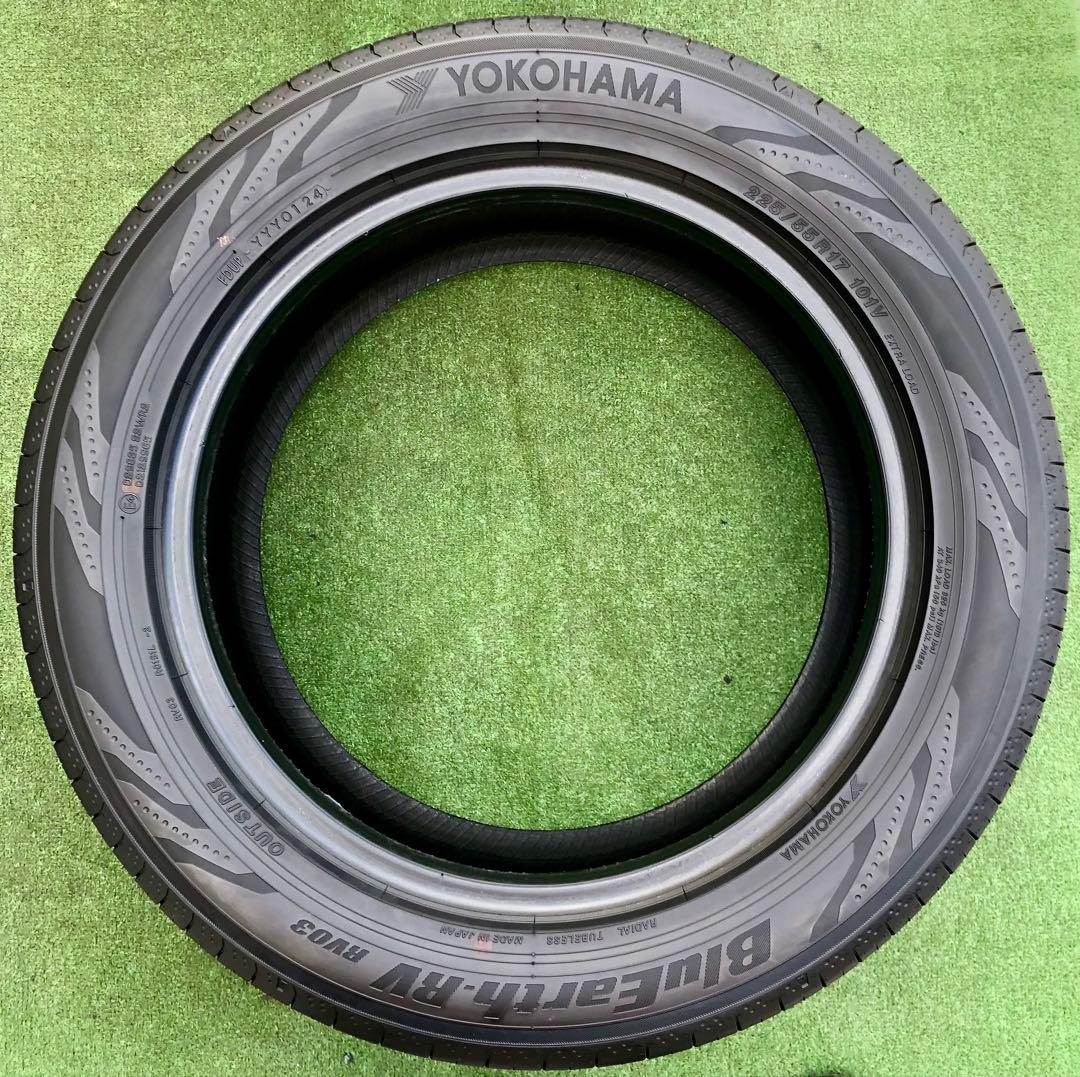 225/55 R17 YOKOHAM BluEarth RV-03ラジアルタイヤ