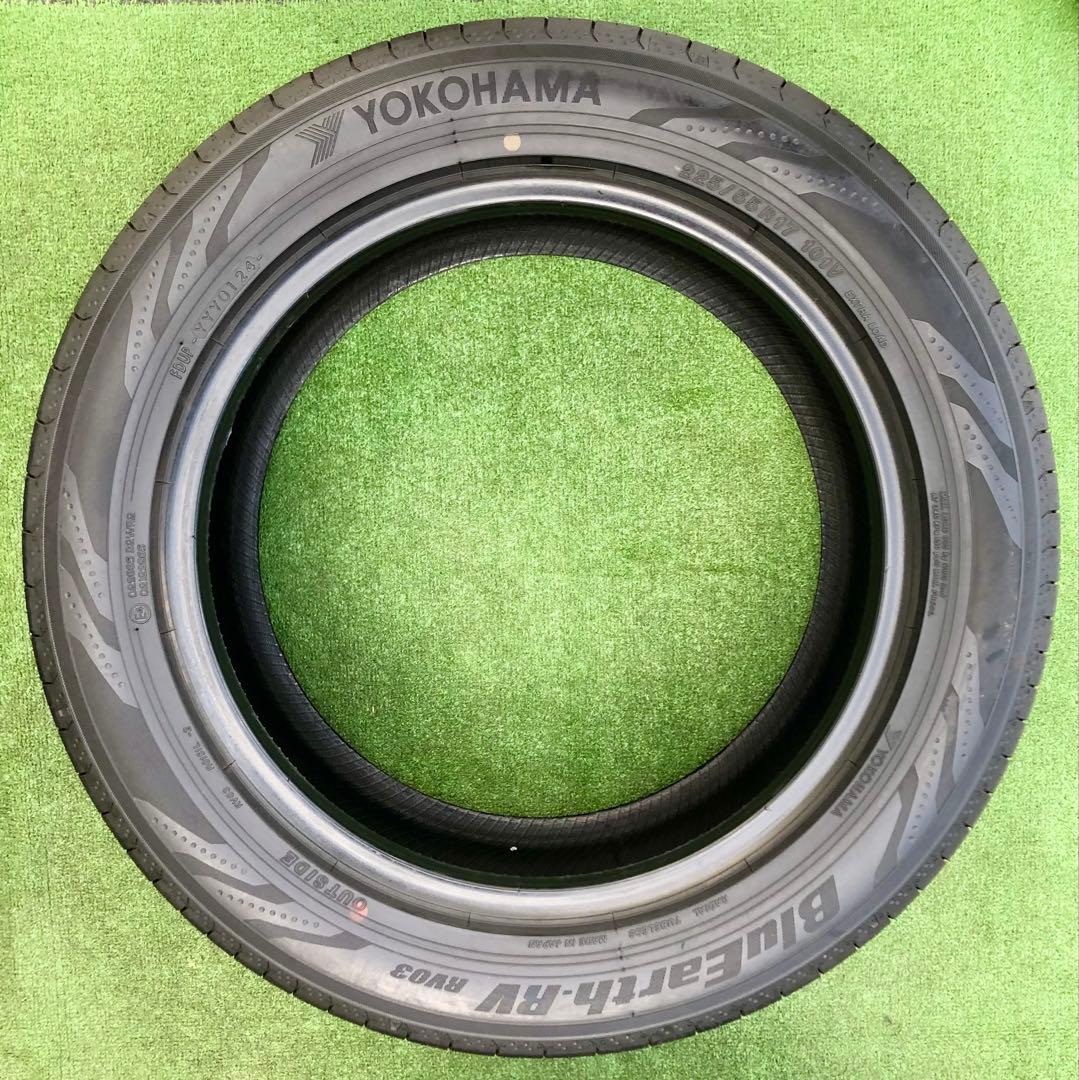 225/55 R17 YOKOHAM BluEarth RV-03ラジアルタイヤ