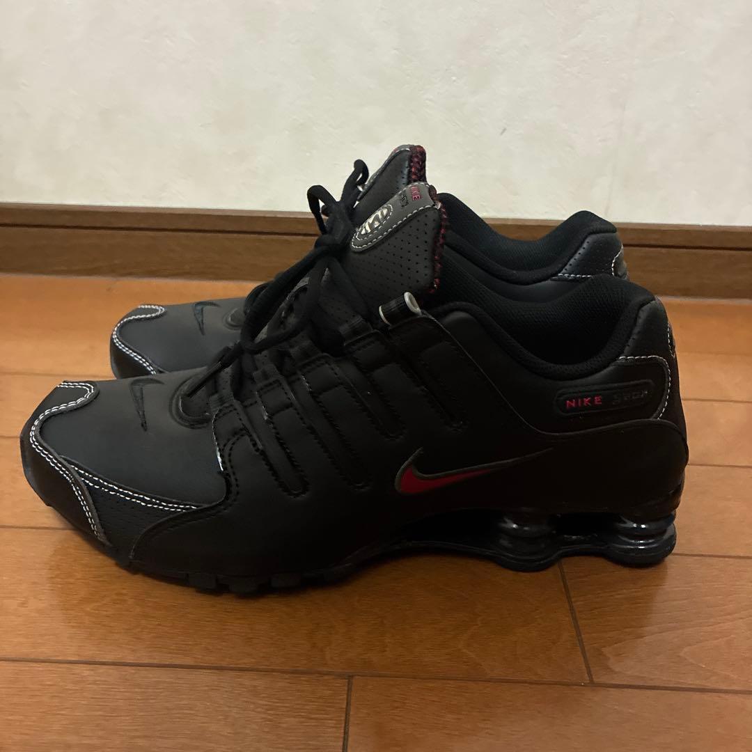 ひひひNIKE SHOX NZ ブラック/レッド