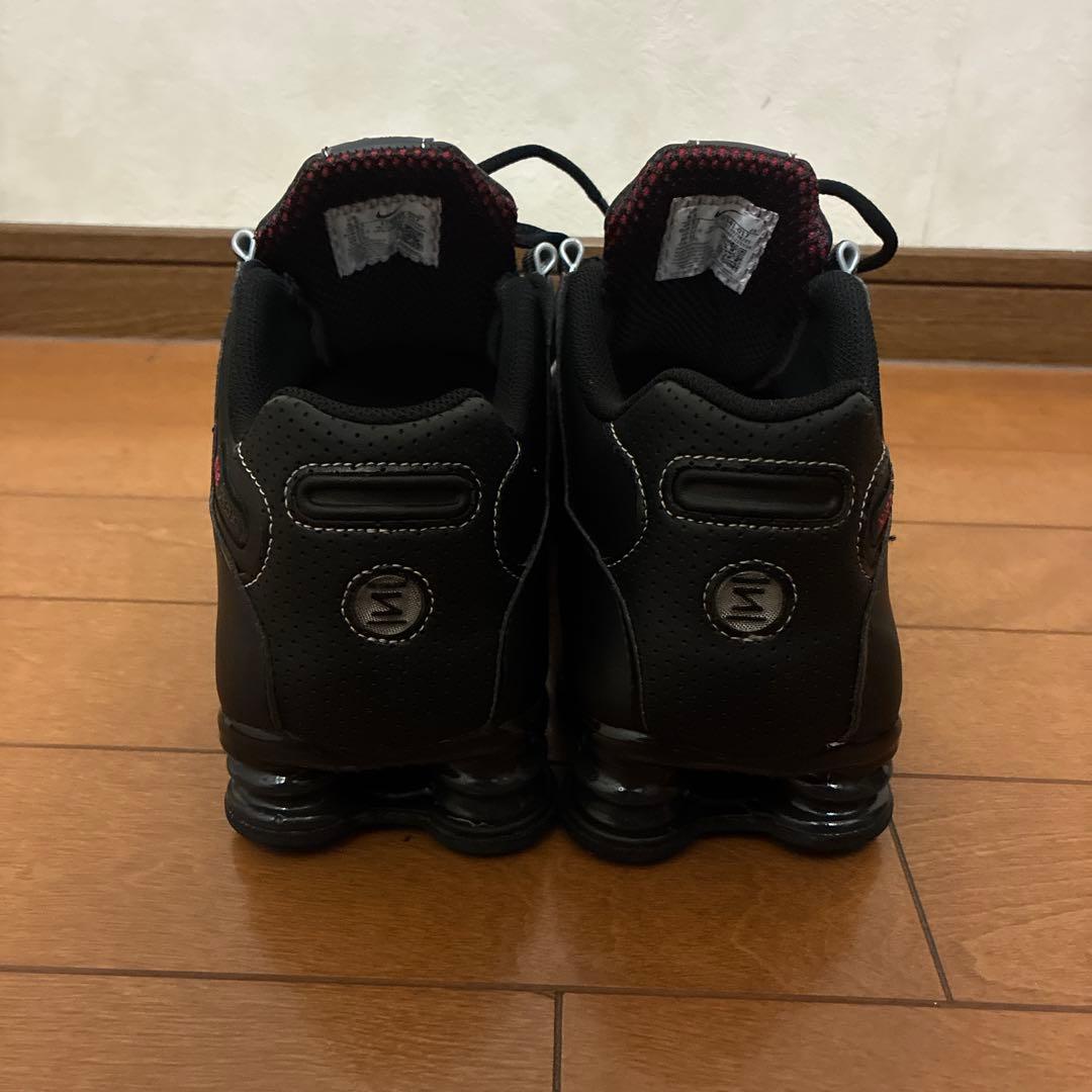 ひひひNIKE SHOX NZ ブラック/レッド