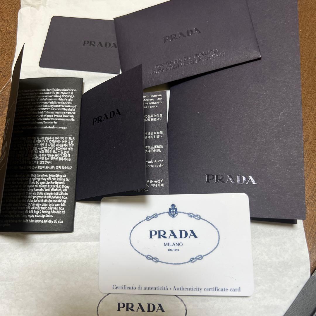 PRADA ブラックナイロンポーチ ストラップ付き