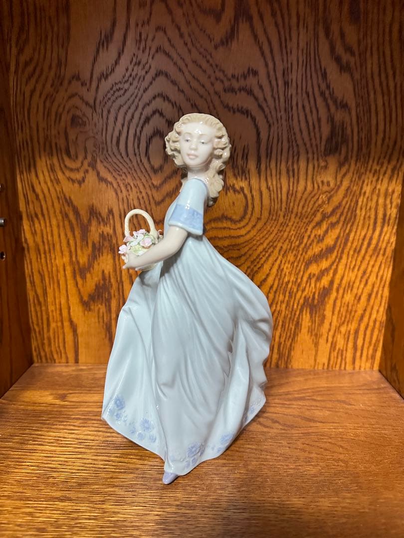 LIADRO リアドロ リヤドロ　少女 置物 陶器 花束 春のお庭にかえって
