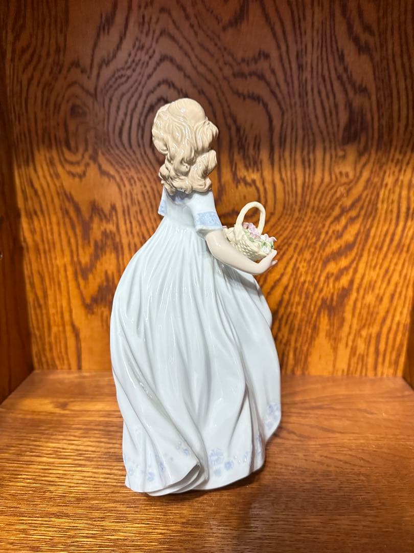 LIADRO リアドロ リヤドロ　少女 置物 陶器 花束 春のお庭にかえって