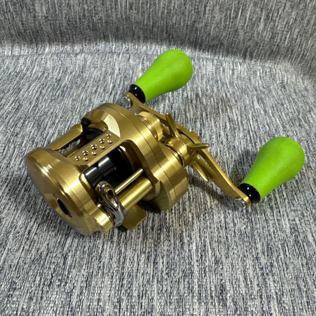 no3yes303様　シマノ 21 カルカッタコンクエスト　バリアルハンドル無し