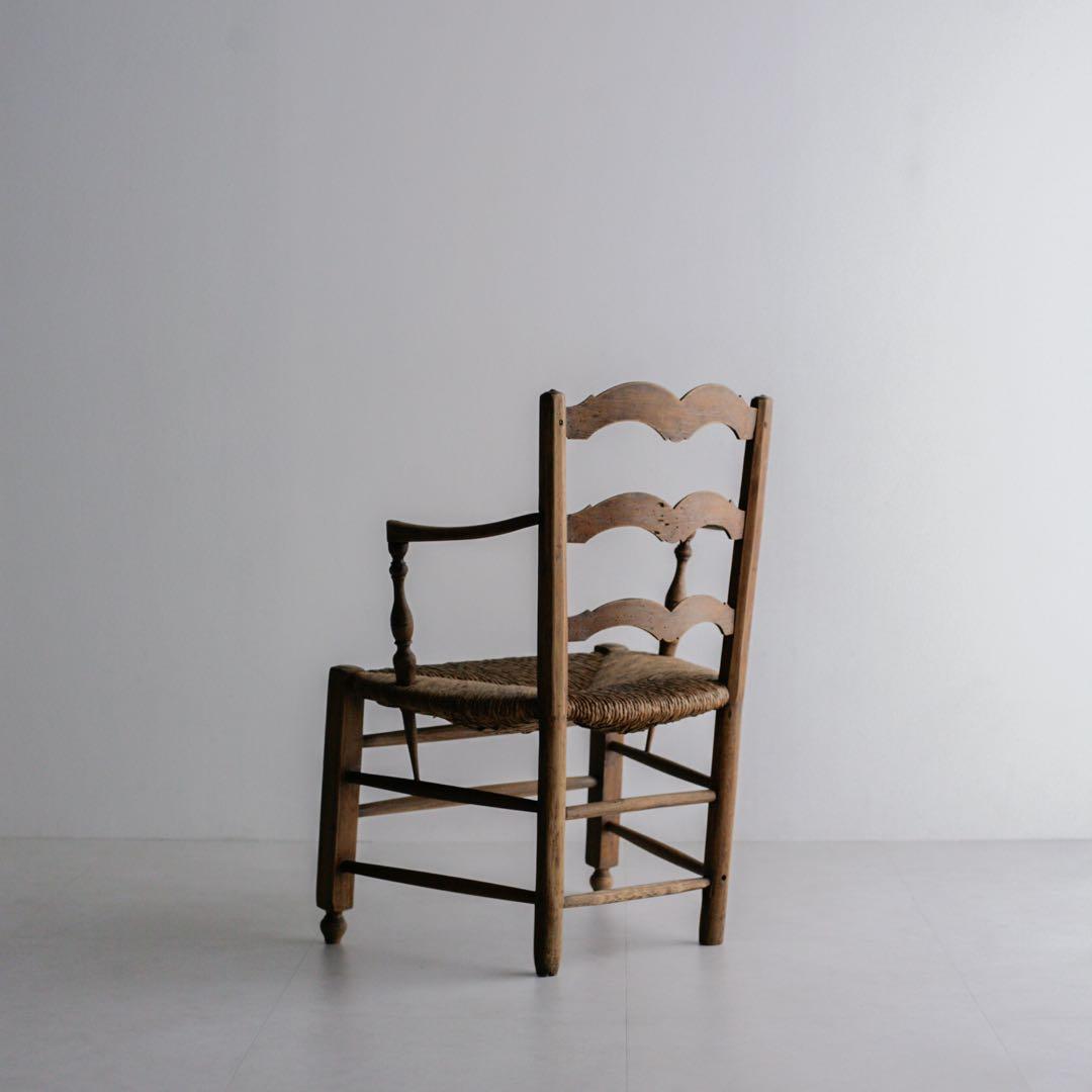 フランスアンティーク　パイン材　ラッシュ編みチェア　肘掛け　無垢材　ブロカント