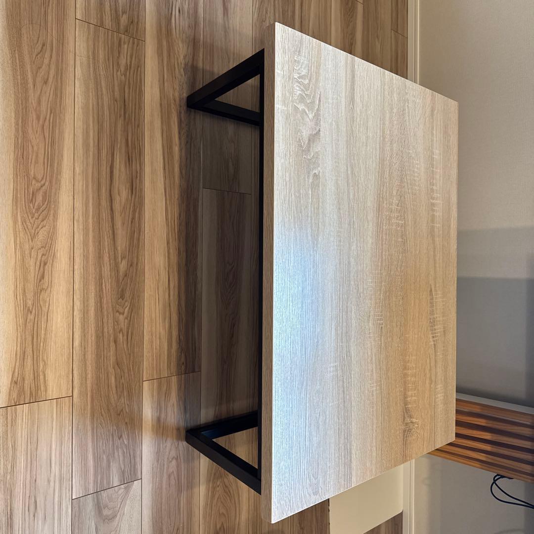 木目調シンプルモダンテーブル