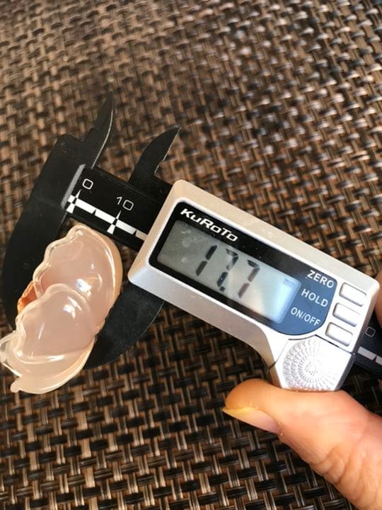 ゴビ石−126 ゴビ瑪瑙　花　手彫り　彫刻　置物