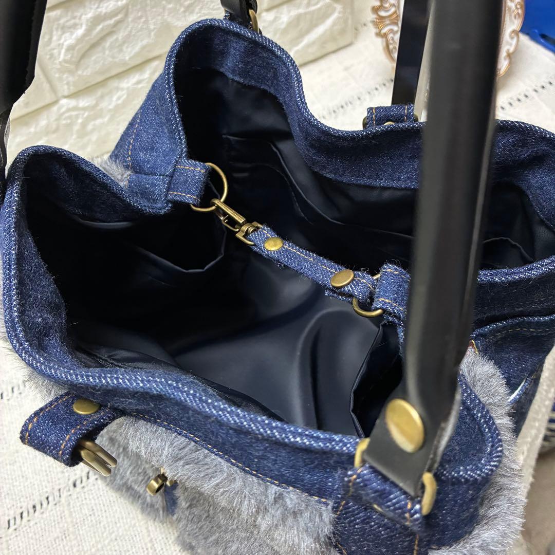 デニムリメイク　濃い色デニムとグレーファーのキューブバック　合皮持ち手・底横長