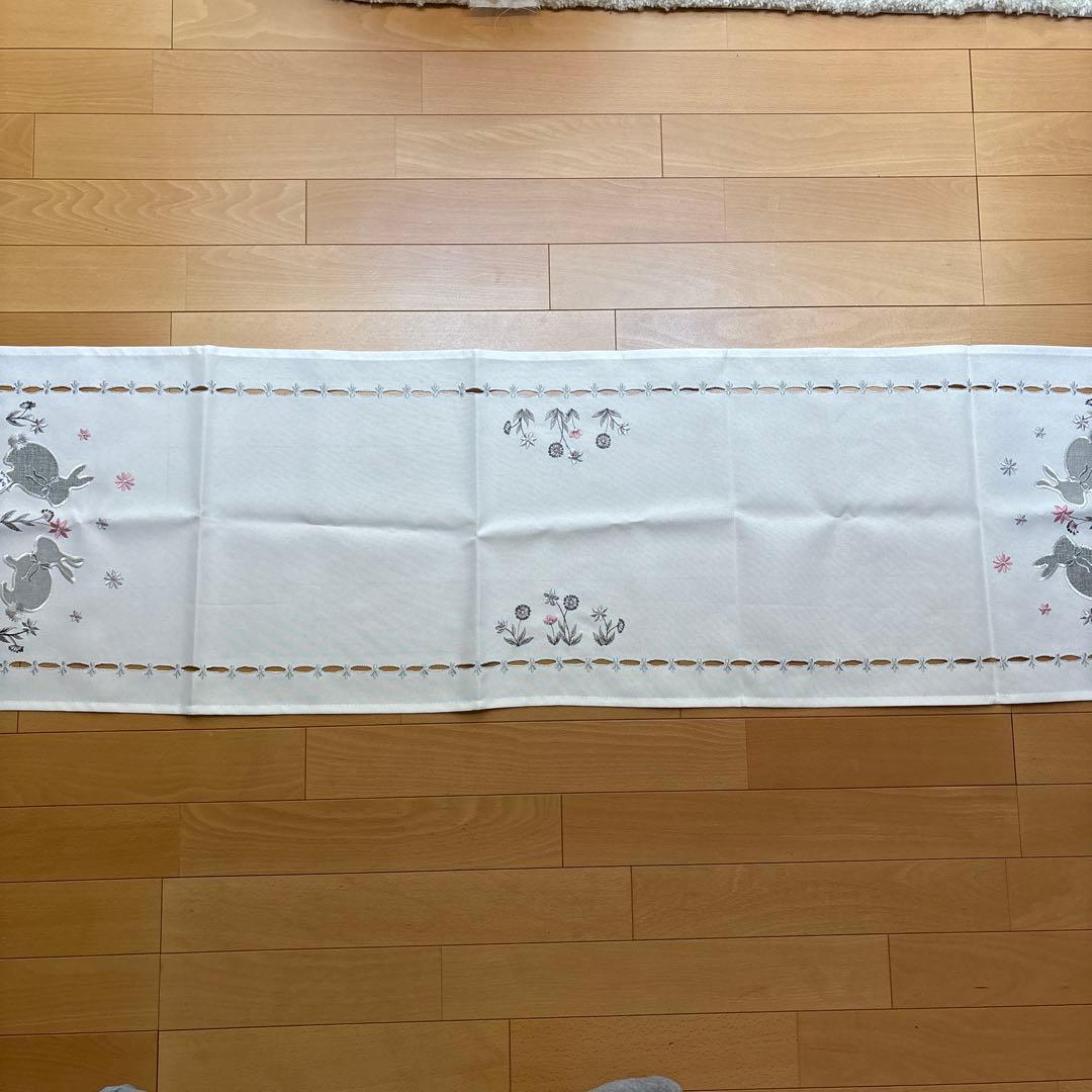 新品未使用品　フランス　テーブルクロス　うさぎ　Pâques イースター
