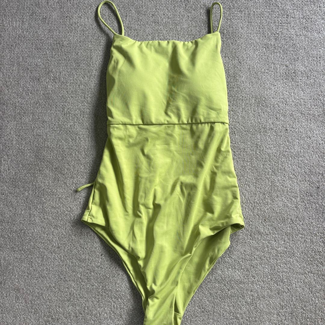 ライムグリーン ワンピース水着