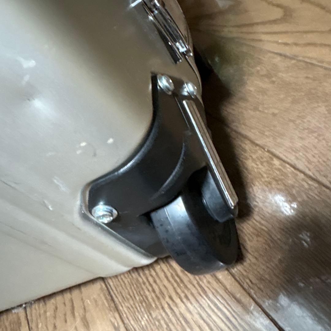 無骨でかっこいい！ゼロハリバートン　アルミ製スーツケース　機内持ち込み可