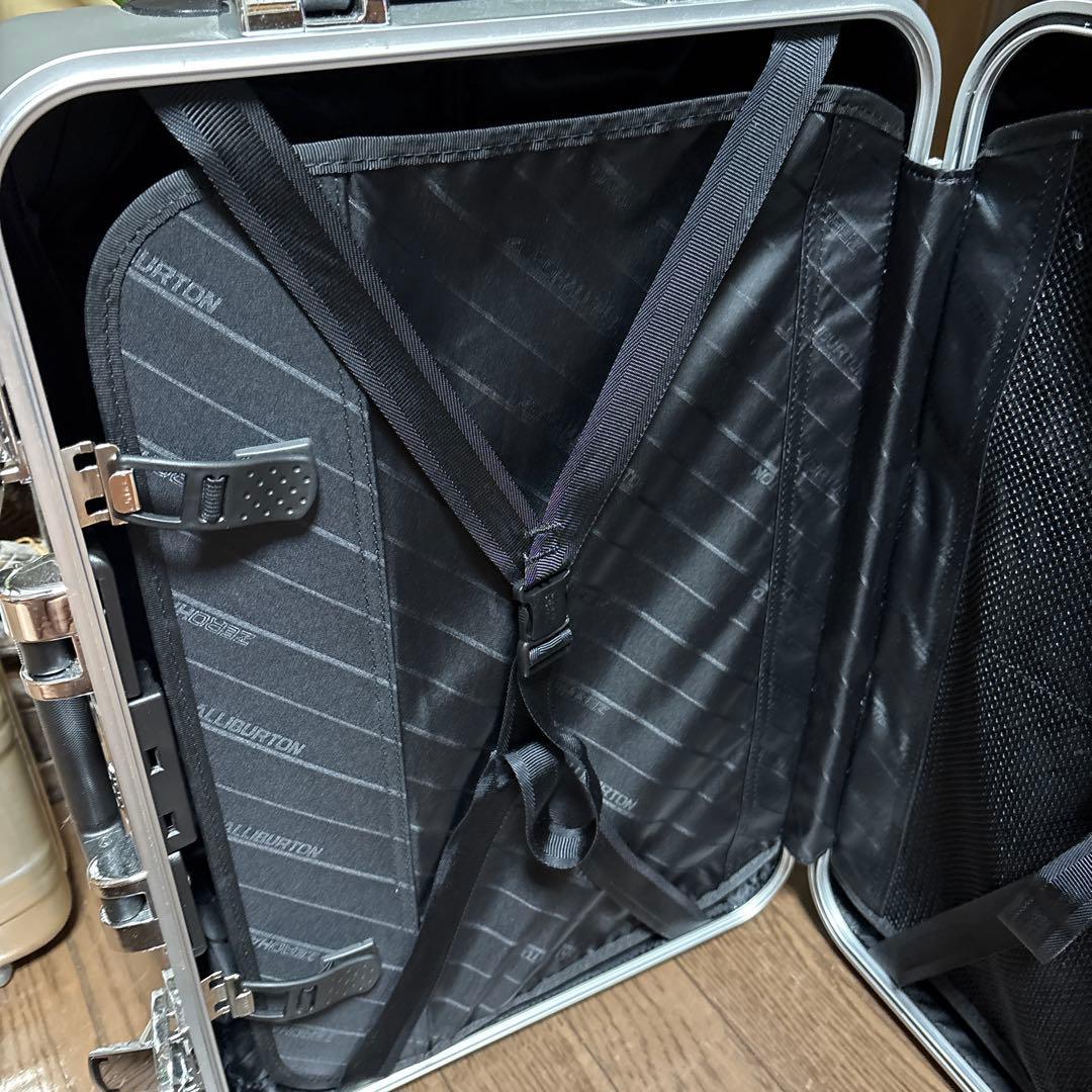 無骨でかっこいい！ゼロハリバートン　アルミ製スーツケース　機内持ち込み可