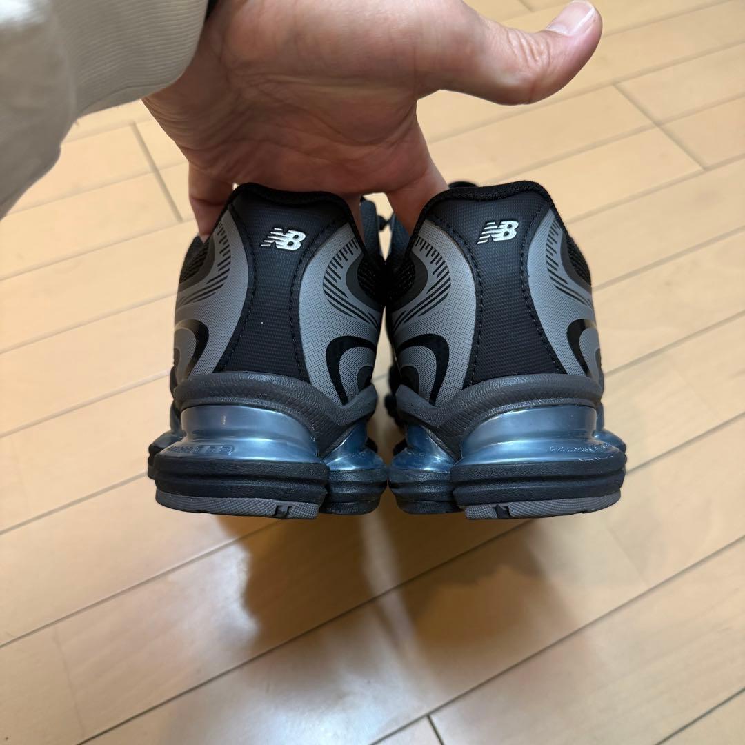 New Balance 2000 ブラック/グレー スニーカー