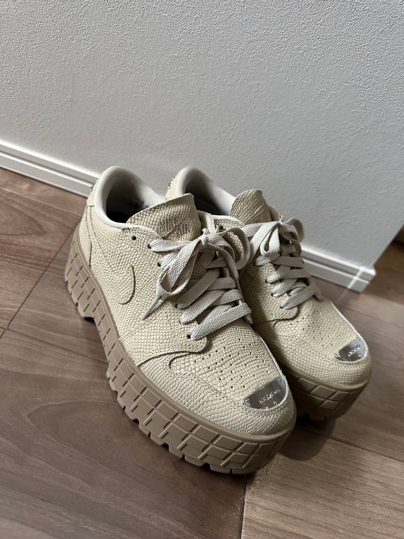 最終Nike JORDAN Brooklyn厚底ベージュスニーカー23