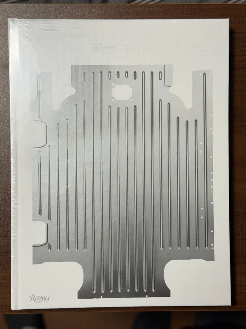 新品未開封品 【限定本】RIMOWA アーカイブブック since1898