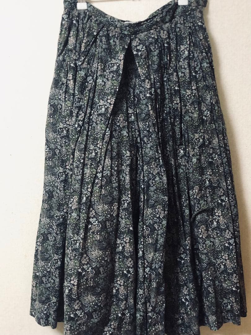 YAECA（ヤエカ）タックキュロットパンツ