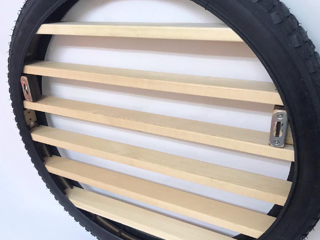 ウォールシェルフ　ディスプレイ　壁掛け　棚　自転車　タイヤ使用　ミニカー収納など