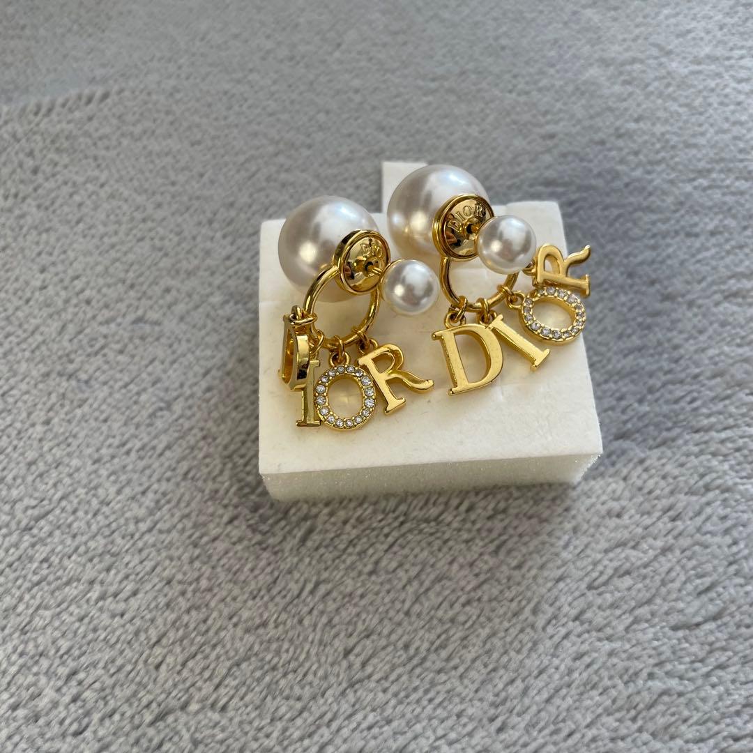 【極美品】DIOR TRIBALES ピアス レジンパール ロゴチャーム